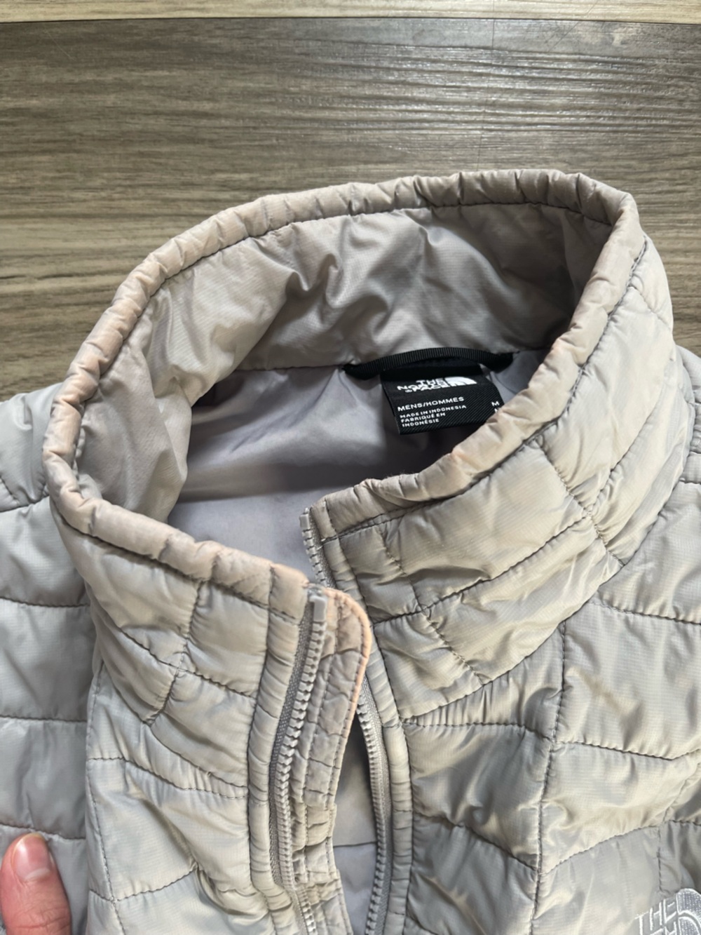 Mens North Face Thermoball Jacket, Size Medium - Picture 3 of 4
